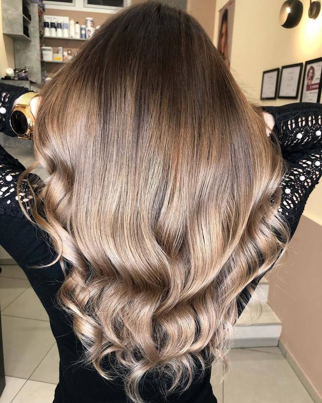 Balayage s prirodzenými prechodmi — práca salónu Hair by Iva Vasić Bratislava