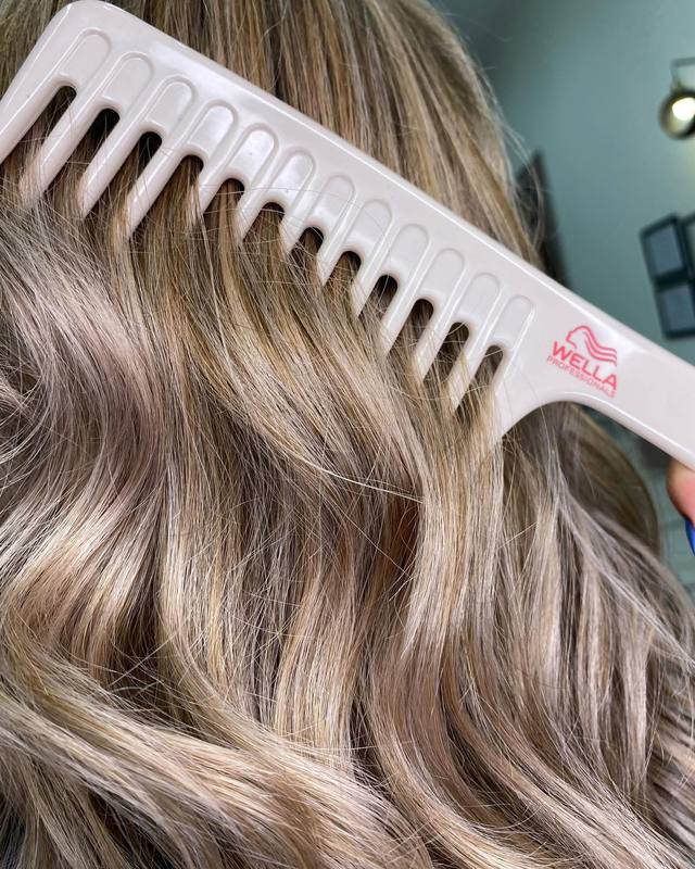 Lesklé zdravé vlasy po regenerácii Olaplex — Hair by Iva Vasić