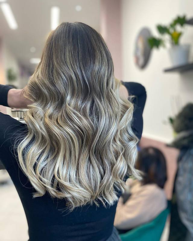 Prirodzené vlny a farba vlasov — Hair by Iva Vasić